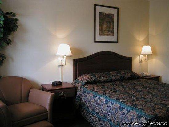 Intown Suites Extended Stay Greensboro Nc - Lanada Zimmer foto