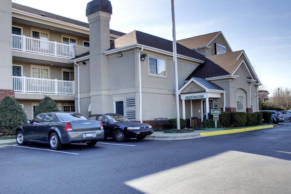 Intown Suites Extended Stay Greensboro Nc - Lanada Exterior foto