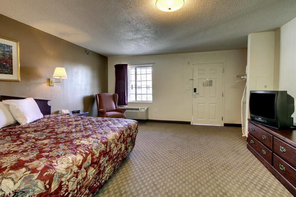 Intown Suites Extended Stay Greensboro Nc - Lanada Exterior foto